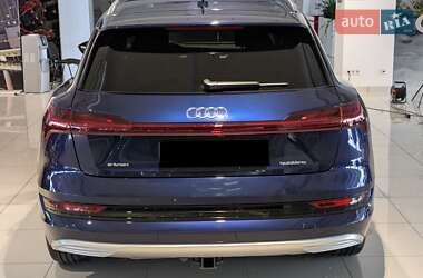 Внедорожник / Кроссовер Audi e-tron 2021 в 