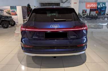 Внедорожник / Кроссовер Audi e-tron 2021 в 