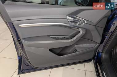 Внедорожник / Кроссовер Audi e-tron 2021 в 