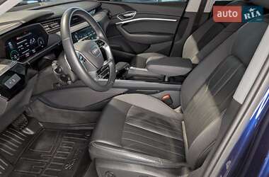 Внедорожник / Кроссовер Audi e-tron 2021 в 