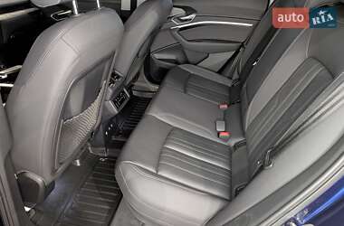 Внедорожник / Кроссовер Audi e-tron 2021 в 