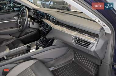 Внедорожник / Кроссовер Audi e-tron 2021 в 