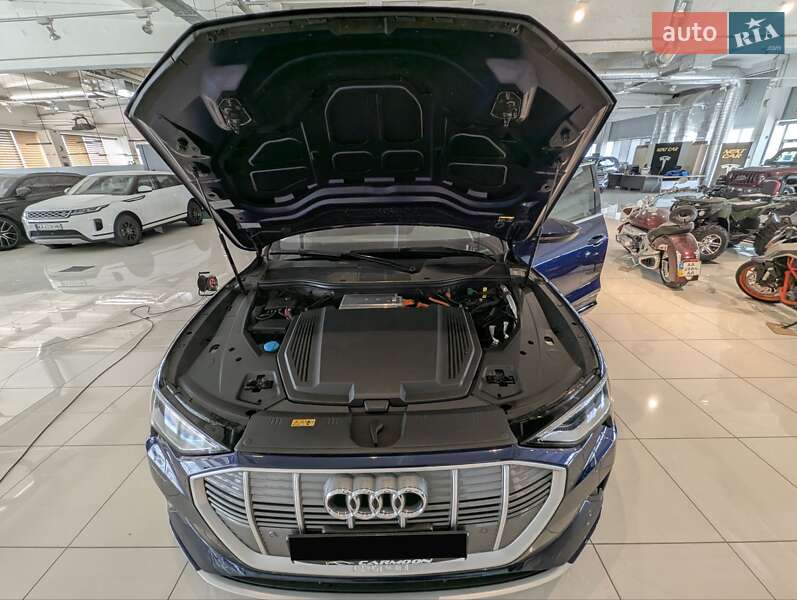 Позашляховик / Кросовер Audi e-tron 2021 в Києві