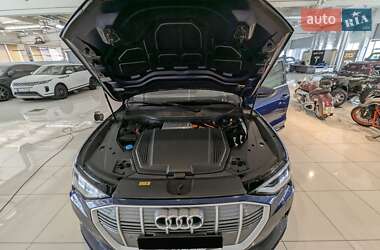 Внедорожник / Кроссовер Audi e-tron 2021 в 