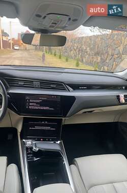 Внедорожник / Кроссовер Audi e-tron 2019 в 