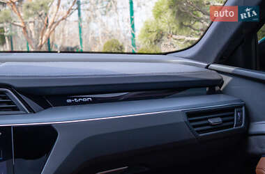 Внедорожник / Кроссовер Audi e-tron 2019 в 