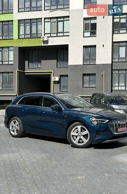 Внедорожник / Кроссовер Audi e-tron 2019 в 