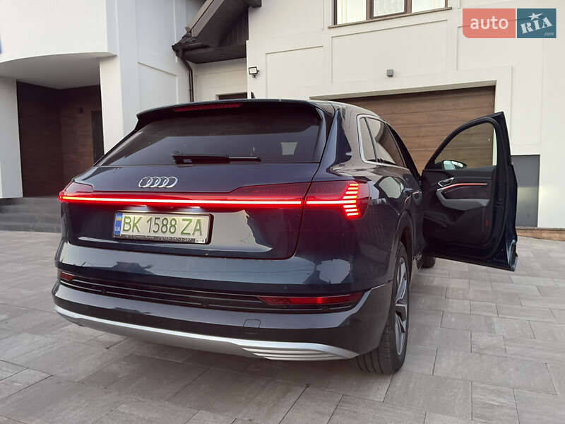 Позашляховик / Кросовер Audi e-tron 2019 в Рівному