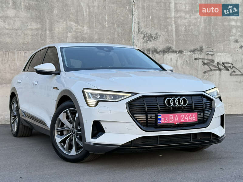 Позашляховик / Кросовер Audi e-tron 2022 в 