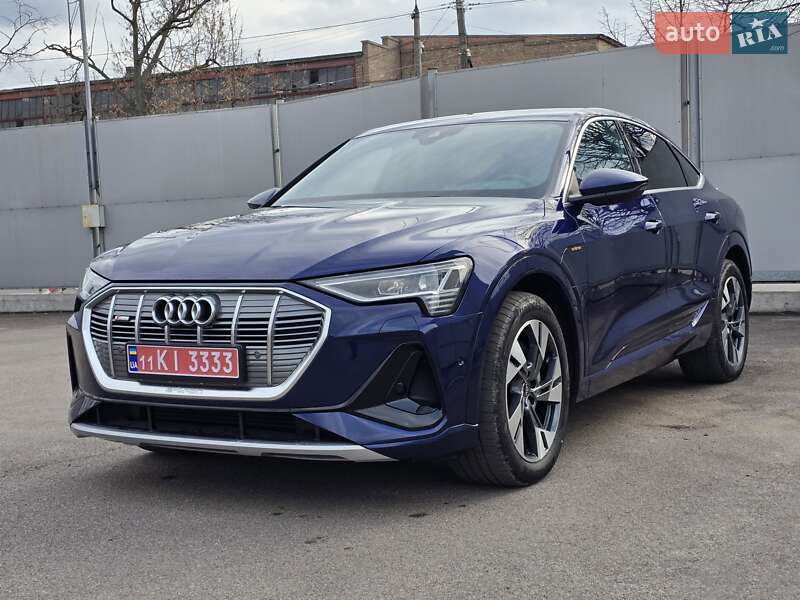 Внедорожник / Кроссовер Audi e-tron 2022 в 