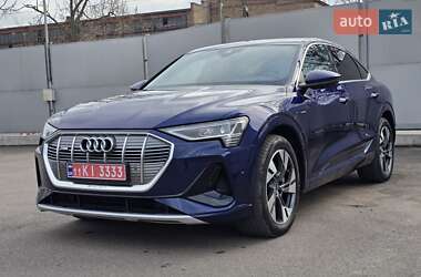 Внедорожник / Кроссовер Audi e-tron 2022 в 