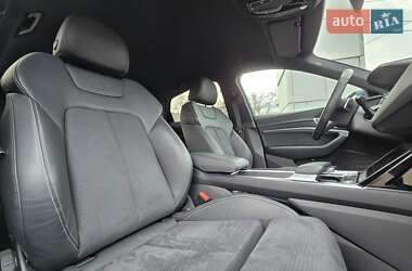 Внедорожник / Кроссовер Audi e-tron 2022 в 