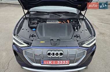 Внедорожник / Кроссовер Audi e-tron 2022 в 