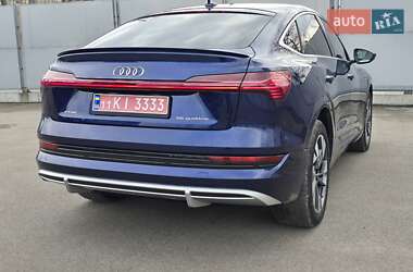 Внедорожник / Кроссовер Audi e-tron 2022 в 