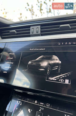 Позашляховик / Кросовер Audi e-tron 2020 в 
