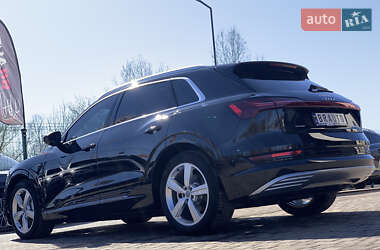 Позашляховик / Кросовер Audi e-tron 2019 в 