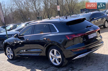 Позашляховик / Кросовер Audi e-tron 2019 в 