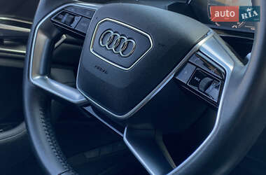 Позашляховик / Кросовер Audi e-tron 2019 в 
