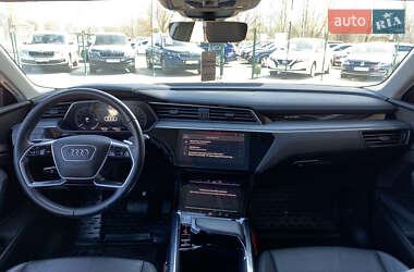 Позашляховик / Кросовер Audi e-tron 2019 в 