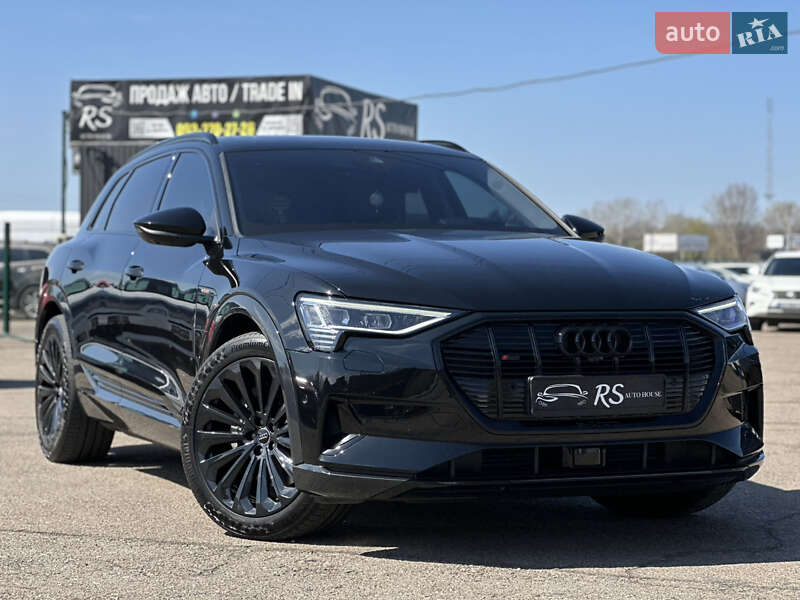 Позашляховик / Кросовер Audi e-tron 2019 в 