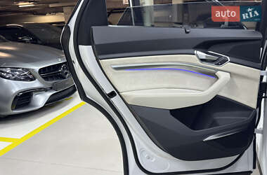 Внедорожник / Кроссовер Audi e-tron 2019 в 