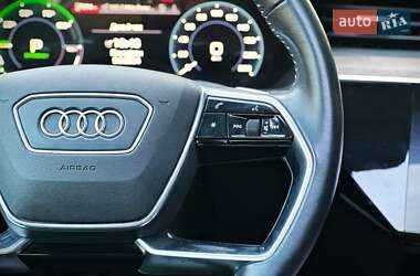 Внедорожник / Кроссовер Audi e-tron 2019 в 