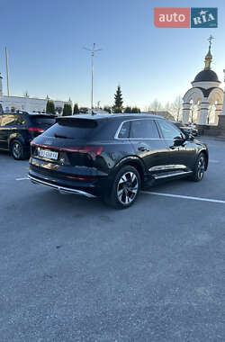 Внедорожник / Кроссовер Audi e-tron 2021 в 
