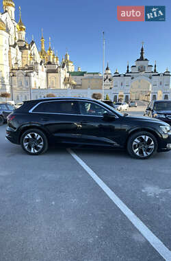 Внедорожник / Кроссовер Audi e-tron 2021 в 