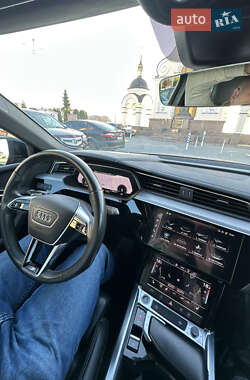 Внедорожник / Кроссовер Audi e-tron 2021 в 