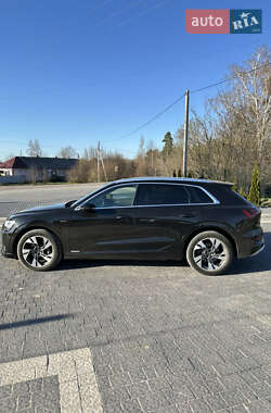 Внедорожник / Кроссовер Audi e-tron 2021 в 
