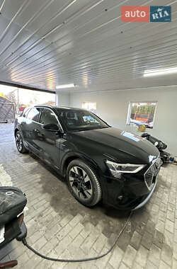 Внедорожник / Кроссовер Audi e-tron 2021 в 