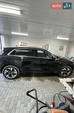 Внедорожник / Кроссовер Audi e-tron 2021 в 