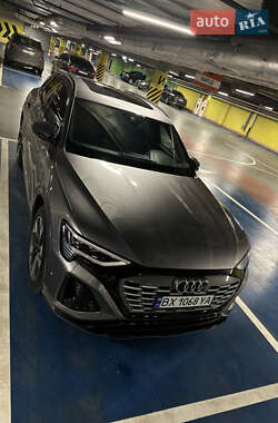 Позашляховик / Кросовер Audi e-tron 2021 в 