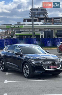Внедорожник / Кроссовер Audi e-tron 2023 в 