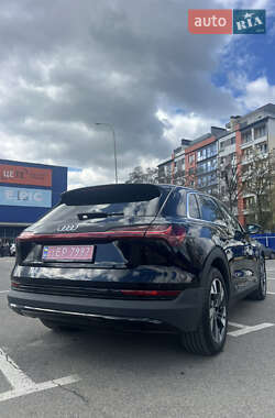 Внедорожник / Кроссовер Audi e-tron 2023 в 