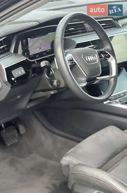 Внедорожник / Кроссовер Audi e-tron 2023 в 