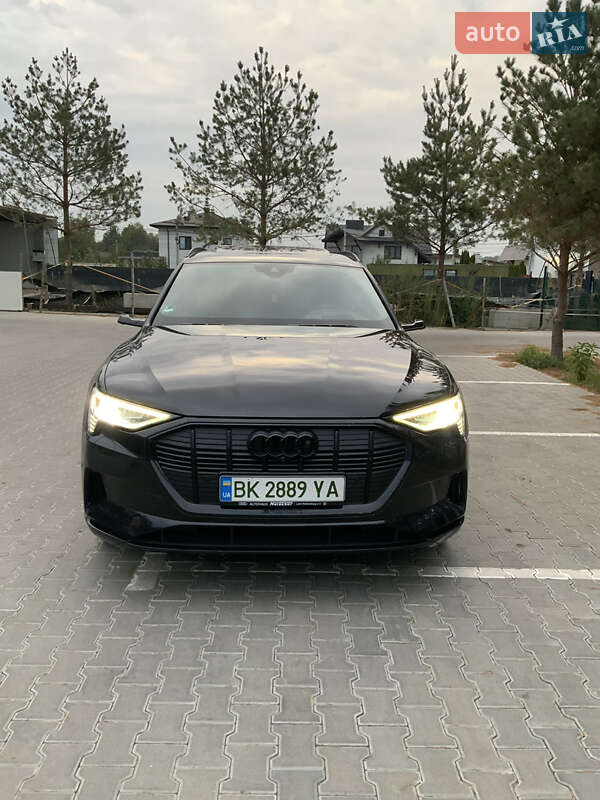 Внедорожник / Кроссовер Audi e-tron 2019 в Ровно