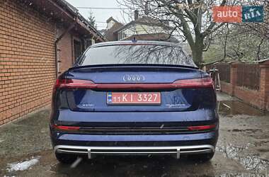 Внедорожник / Кроссовер Audi e-tron 2022 в 