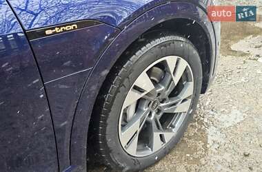 Внедорожник / Кроссовер Audi e-tron 2022 в 