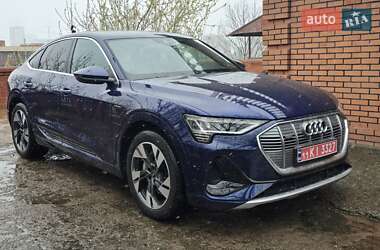 Внедорожник / Кроссовер Audi e-tron 2022 в 