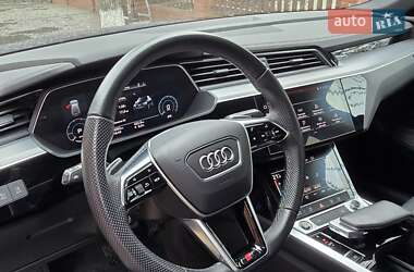 Внедорожник / Кроссовер Audi e-tron 2022 в 