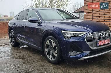 Внедорожник / Кроссовер Audi e-tron 2022 в 