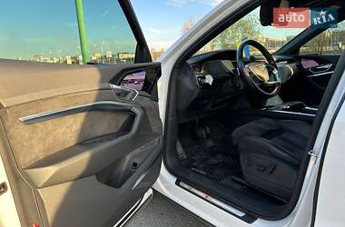 Внедорожник / Кроссовер Audi e-tron 2020 в 