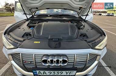 Внедорожник / Кроссовер Audi e-tron 2020 в 