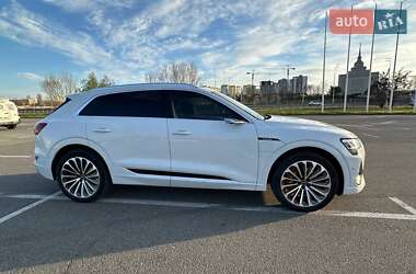 Внедорожник / Кроссовер Audi e-tron 2020 в 