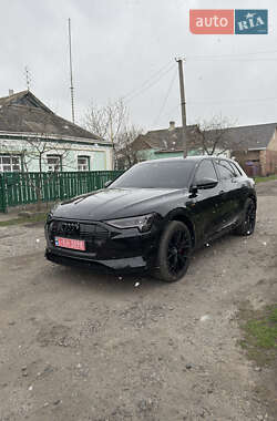 Внедорожник / Кроссовер Audi e-tron 2020 в 