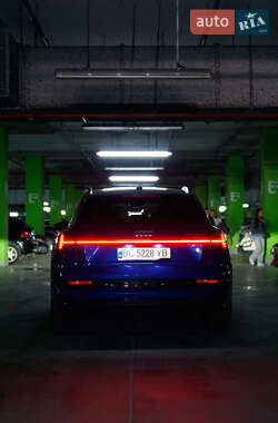 Внедорожник / Кроссовер Audi e-tron 2021 в 