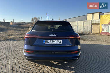 Внедорожник / Кроссовер Audi e-tron 2020 в 