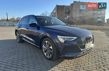 Внедорожник / Кроссовер Audi e-tron 2020 в 