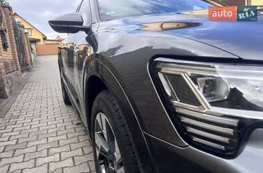 Позашляховик / Кросовер Audi e-tron 2020 в 
